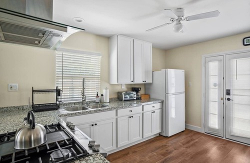 Old Town Apartment | New central SD oasis in Old Town close everything!