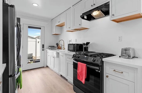 Eastside House | -NEW - Charming 3-bedroom house with WiFi and AC in awesome Long Beach
