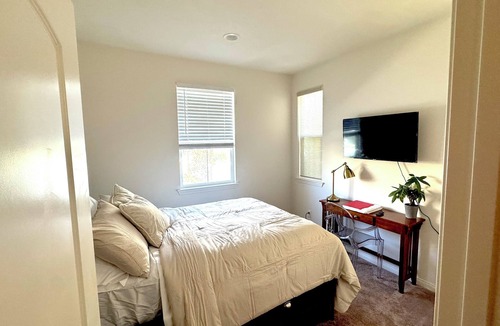 Corona House | NEW, CLEAN AND PRIVATE. Charming 1-bedroom house with free WIFI