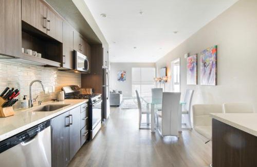 Beverly Hills Apartment | New Construction Modern Luxury Views Pool & Patio an