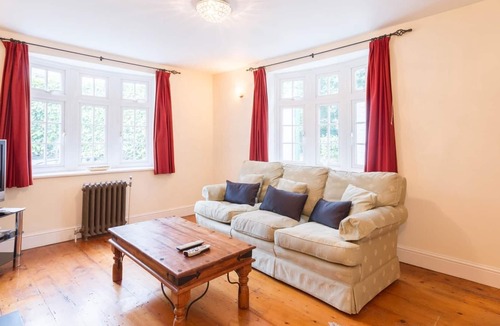 West Finchley House | NEW Cosy 2 Bedroom Detached House West Finchley