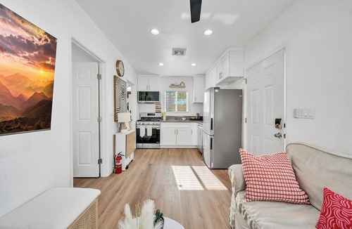 San Bernardino House | New&Cozy 1BR with Private Yard near NOS & Yaamava