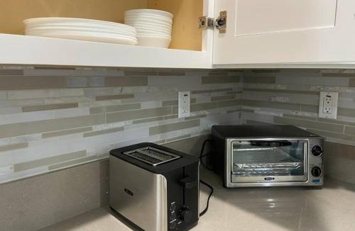 Rosemead House | New! Cozy Gated 3BR, 2BA Vacation Home