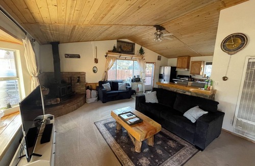 Woodlands House | New Cozy Home w/Mountain View