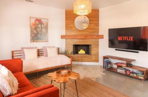 Joshua Tree House | NEW Desert Dream Hot Tub, Yoga, Ping Pong, Fire Pit
