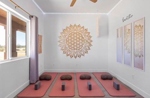 Joshua Tree House | NEW Desert Dream Hot Tub, Yoga, Ping Pong, Fire Pit