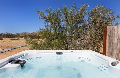Joshua Tree House | NEW Desert Dream Hot Tub, Yoga, Ping Pong, Fire Pit
