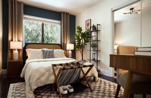 Hollywood Hills House | NEW Designer Hollywood Hills Hideaway by Universal