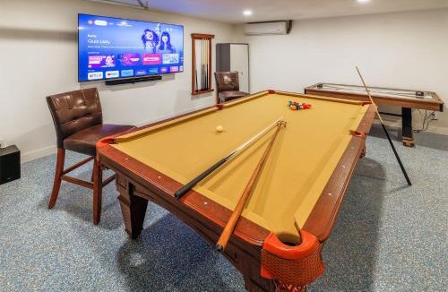 Joshua Tree Highlands Villa | New: Dome, Hot Tub, Game Room, 5 min to park