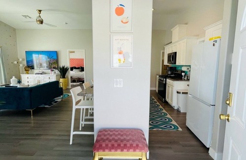 Palm Springs House | -NEW-Eclectic house Palm Springs-San Jacinto Mtn views, saltwater pool- sleeps 8