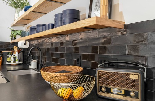 Cardiff-by-the-Sea House | *NEW* Fire Pit | King Master | 3-Blocks to Beach in Cardiff Village