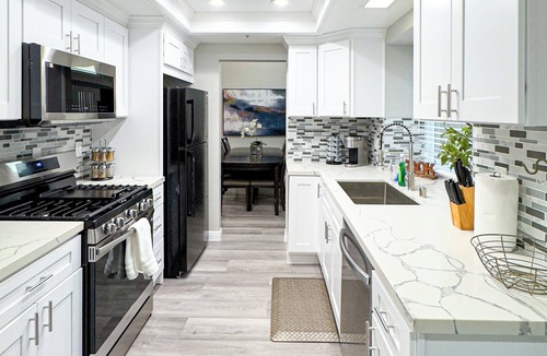 Southridge Village House | New Fully Remodeled Charming 4-bedroom home with WiFi & AC in brilliant Fontana