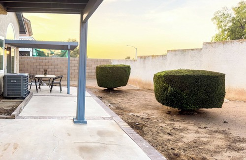Southridge Village House | New Fully Remodeled Charming 4-bedroom home with WiFi & AC in brilliant Fontana