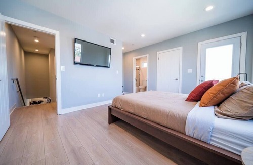 East Hollywood Apartment | New Glamorous 4 bed townhome 10 min from Universal