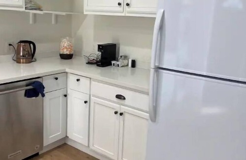 Woodland Hills House | New Guesthouse! w/Full Kitchen!