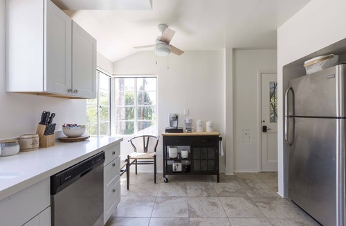 Los Feliz House | New Hollywood Home With Griffith Observatory Views and parking