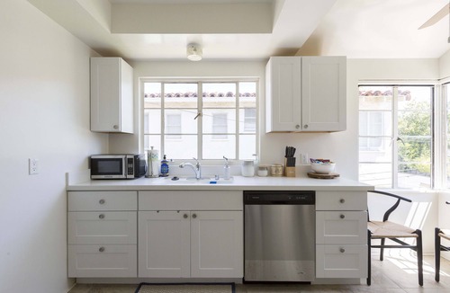 Los Feliz House | New Hollywood Home With Griffith Observatory Views and parking
