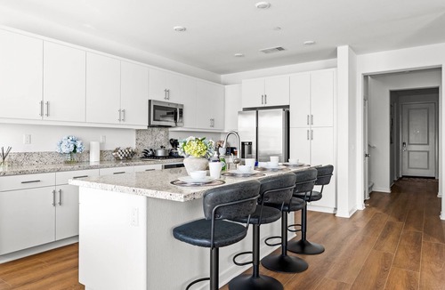 Patton House | New Home/Spacious/oversized sofa