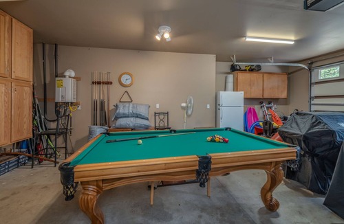 Dorrington Cabin | *NEW HOT TUB* DOG FRIENDLY, 4 BR IN BIG TREES VILLAGE W/FREE ACCESS TO BTV REC C