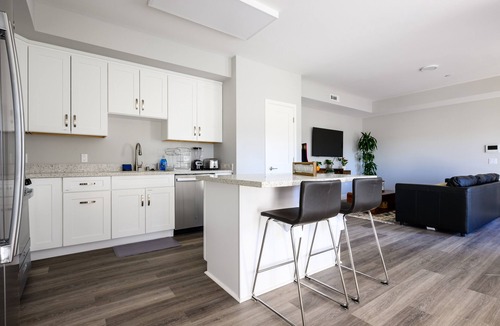 Campbell Apartment | NEW King bed Apt w/fast WI-FI, centrally located!