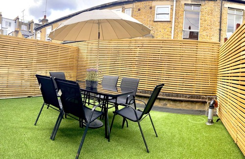 South Kensington Apartment | NEW LISTING! Fantastic location for discovering London