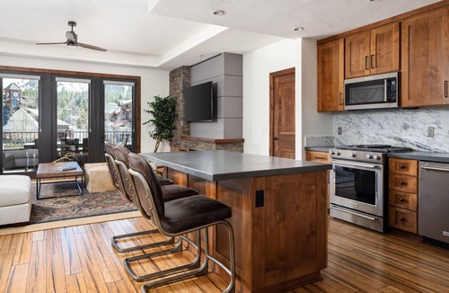 Lakeside Park Condo | NEW LISTING! Luxury 4BDR Residence steps from Heavenly Village