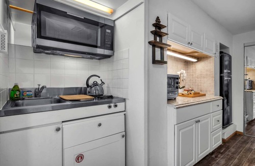 Hollywoodland House | New Listing Promo! Experience The Hollywood Hills Views