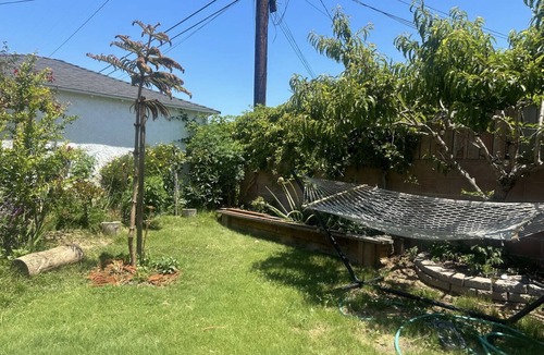 Los Angeles House | New Listing + Weekly Discounts! 3B/2B Garden Home near SoFi Stadium, LAX.