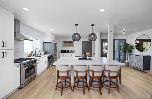 Fullerton House | NEW Lux 5BR Villa Near Disney, Knotts, LA, OC w/Hot Tub & Games