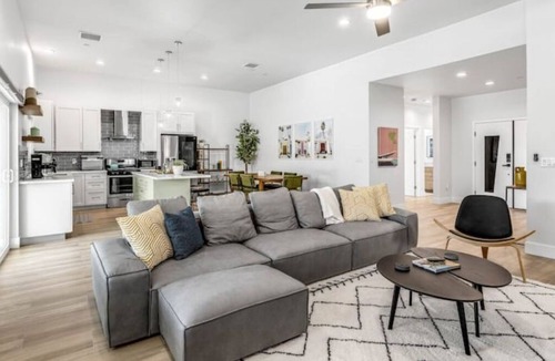 Cathedral City House | New Luxury 4 bedroom Private Saltwater Pool & Spa!