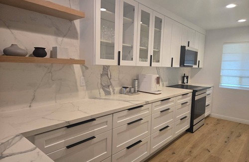 Verdugo Woodlands Condo | NEW - Majestic Gateway in Glendale - 2BD - best of LA