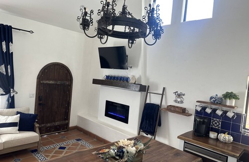 Yucaipa House | New Mexican casita! Minutes from Oak Glen, fishing, hiking, parks, casinos& Mt.