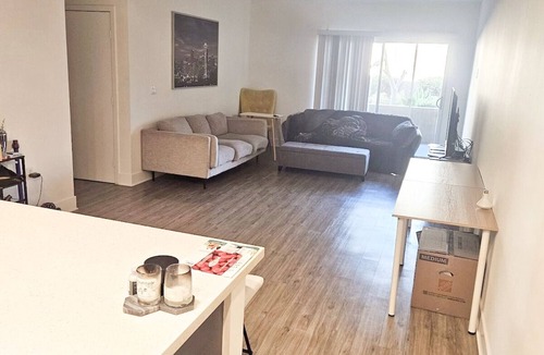 La Brea Condo | NEW MODERN 3-BED/3BATH condo CENTER OF LA PS5 WiFi AC PATIO