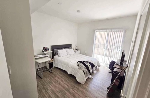 La Brea Condo | NEW MODERN 3-BED/3BATH condo CENTER OF LA PS5 WiFi AC PATIO