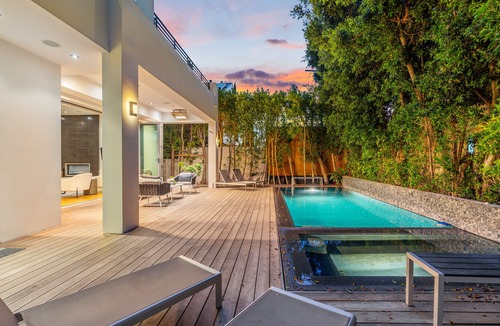 La Brea House | New Modern 5 bedroom Villa