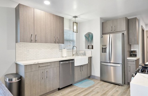 Patton Cabin | NEW! Modern Cabin by the Lake - Jacuzzi, FireTable, Games, Surround Sound, MORE!