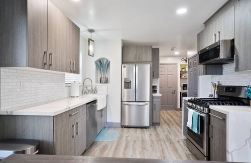 Patton Cabin | NEW! Modern Cabin by the Lake - Jacuzzi, FireTable, Games, Surround Sound, MORE!