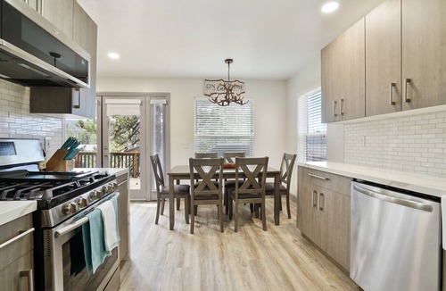 Patton Cabin | NEW! Modern Cabin by the Lake - Jacuzzi, FireTable, Games, Surround Sound, MORE!