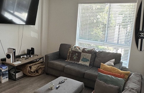 Warner Center Apartment | New Modern Escape