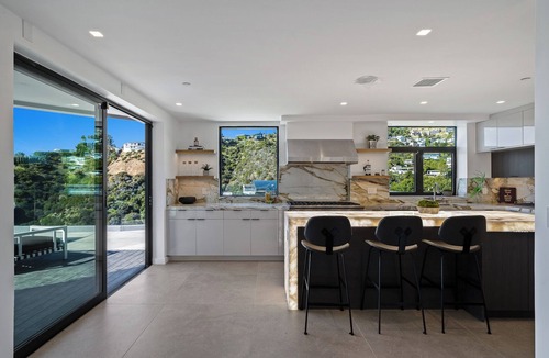 The Bird Streets Villa | New Modern Sunset Strip 5Bd Jetliner View Villa