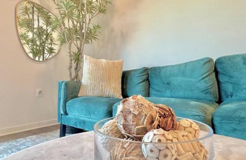 Silver Lake Apartment | NEW One Bedroom Penthouse, Silver Lake + Parking!