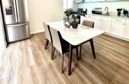 North of Wilshire Apartment | New Quiet Renovated 2BD/1BA