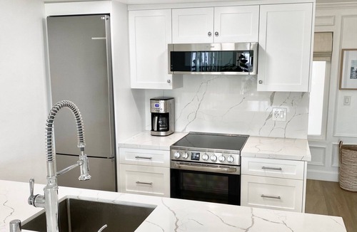 South Redondo Condo | New! Redondo Beach Remodel, Ocean Views ~ Walk 1 block to Beach & Pier