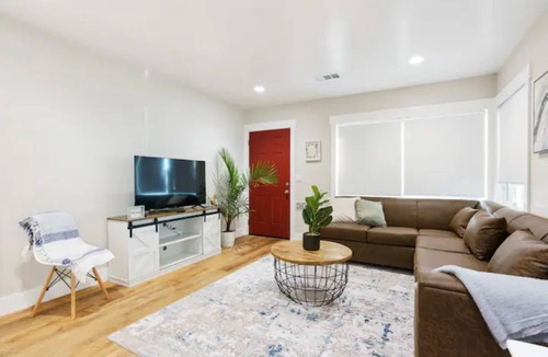 San Gabriel House | New Remodel, Prime Location, 25-min to Hollywood
