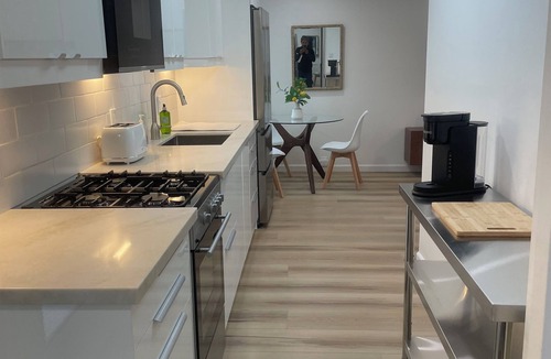 South Mission Beach Apartment | New remodeled 1 bed apartment with AC/parking/onsite laundry 1 minute to sand!