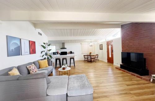 Walnut Valley Apartment | New Renovated 3B2B house