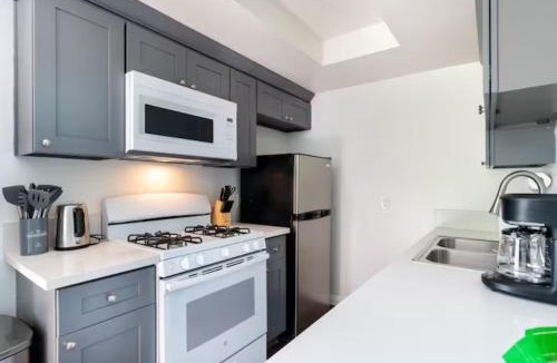 Alhambra Apartment | New Renovated Spacious 3 bedroom near DT Alhambra