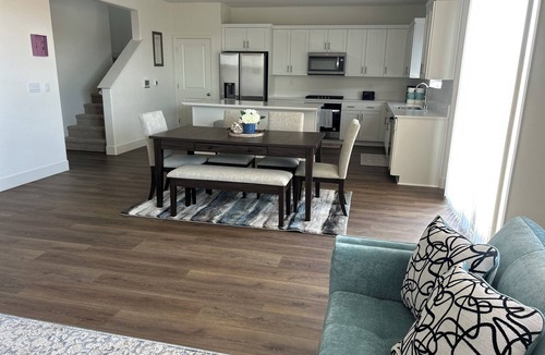 Lathrop House | NEW Smart Home w/Massage Chair & King Bed
