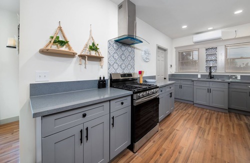 Riverside House | NEW! SPANISH BOHO COLONIAL RETREAT - WOOD STREET - DOWNTOWN RIVERSIDE