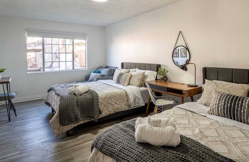 West Covina House | *NEW* Stunning Resort Pool/Jacuzzi House Sleeps 16